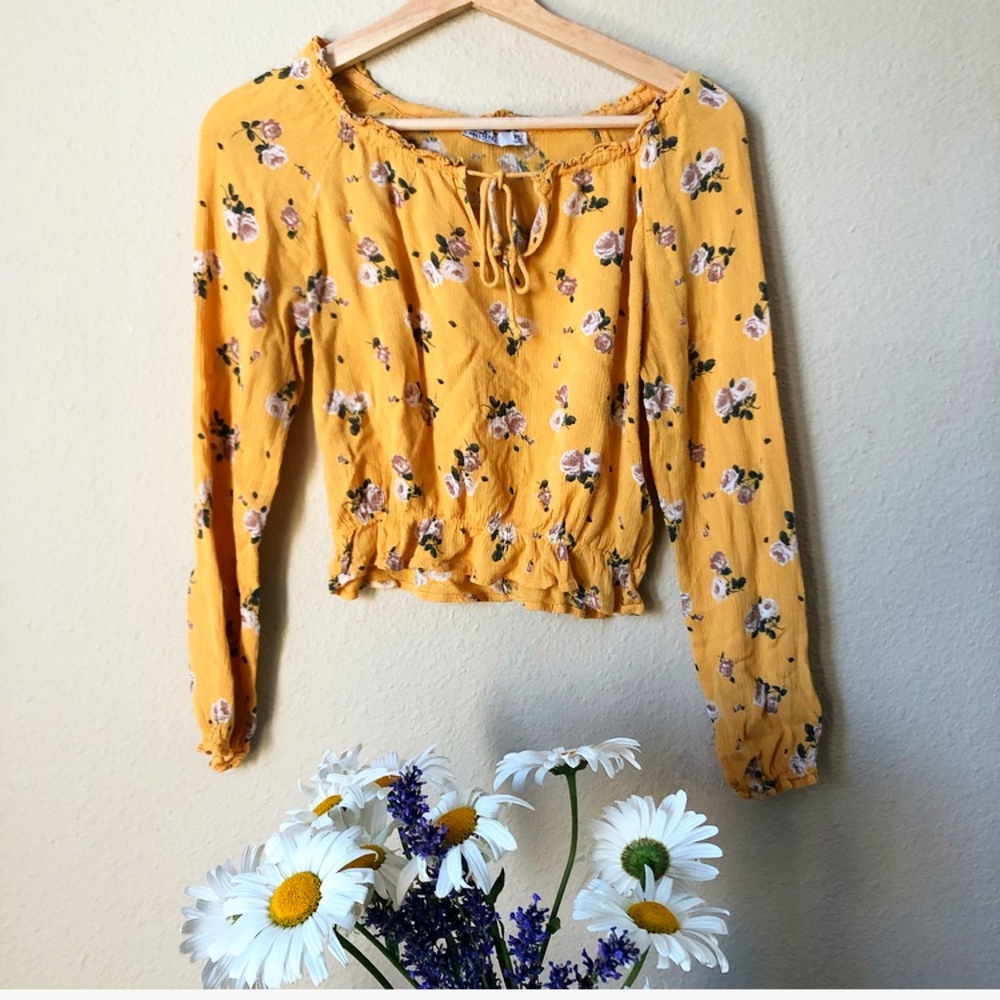 Hollister yellow floral cropped blouse